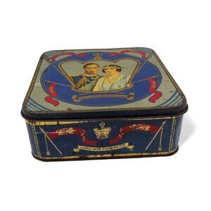 BRITANNIA Biscuits Tin Royal Portraits & Crest Decor Rare Vintage 6.2 x 6.2"